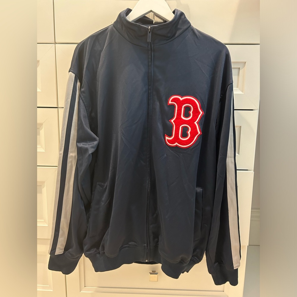 Boston Red Sox zip front jacket. Sewn B on front. Sz large. Great condition